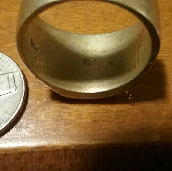 Mens Gold Ring - Picture 2 of 3